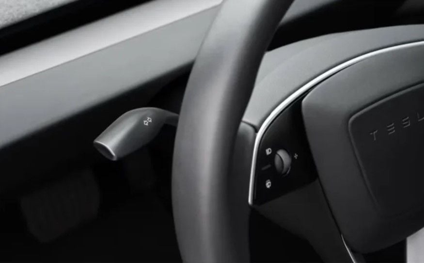 Tesla da marcha atrás y recupera la palanca de intermitentes en el Model 3, incluso en los entregados