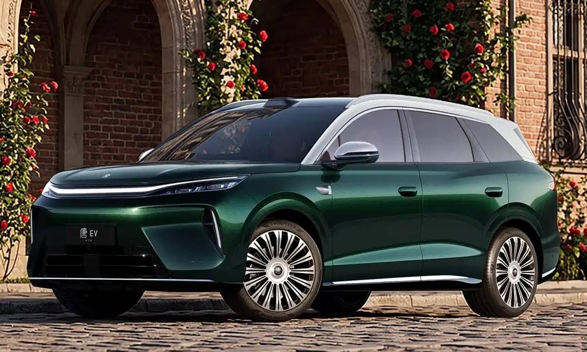 BYD renueva su gran SUV eléctrico: 850 km de autonomía, 408 CV y un interior futurista