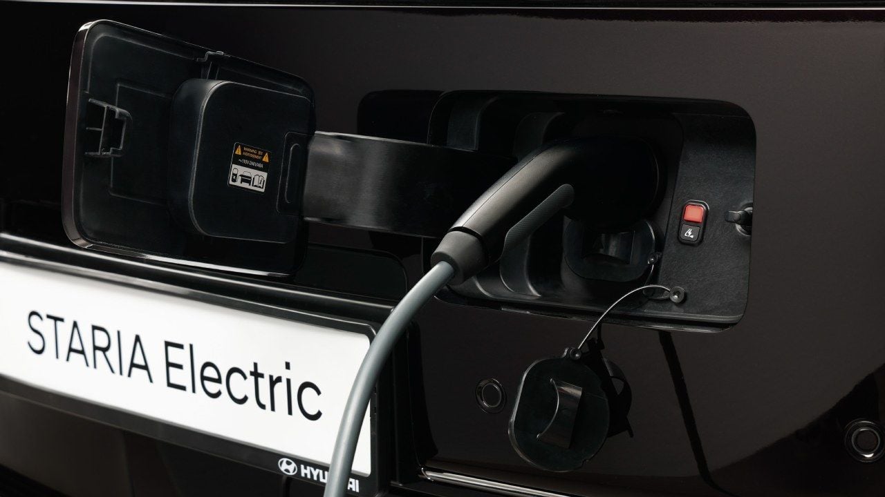 El Hyundai STARIA se vuelve eléctrico: el monovolumen de 9 plazas se presenta con 400 kilómetros de autonomía
