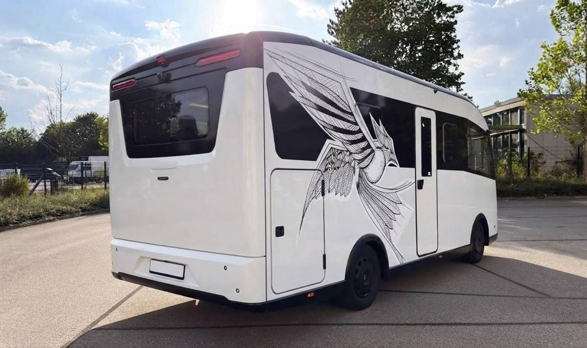 Esta autocaravana eléctrica tiene 128 kWh y más de 400 km de autonomía, y la puedes conducir con el carné del coche