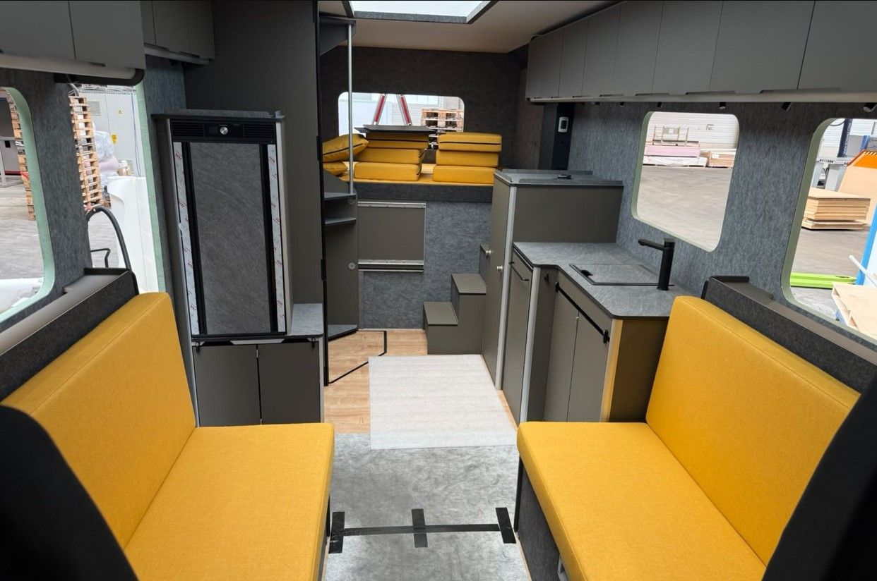 Esta autocaravana eléctrica tiene 128 kWh y más de 400 km de autonomía, y la puedes conducir con el carné del coche