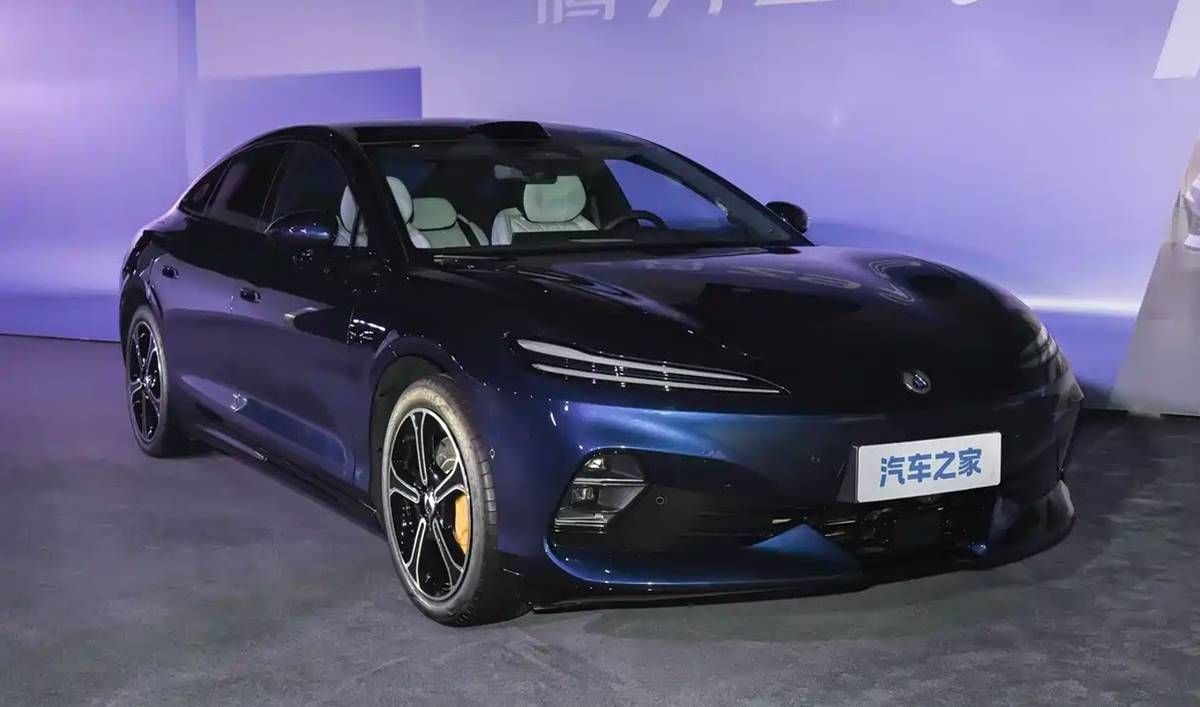 1.100 km de autonomía, 890 kW, carga rápida en 9 minutos y desde 41.300 euros: así es el espectacular Denza Z9S