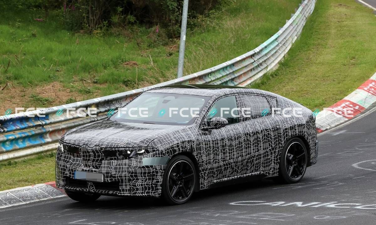 El BMW iX4 continúa su puesta a punto en Nürburgring antes de su debut: así será el nuevo SUV coupé eléctrico de la marca