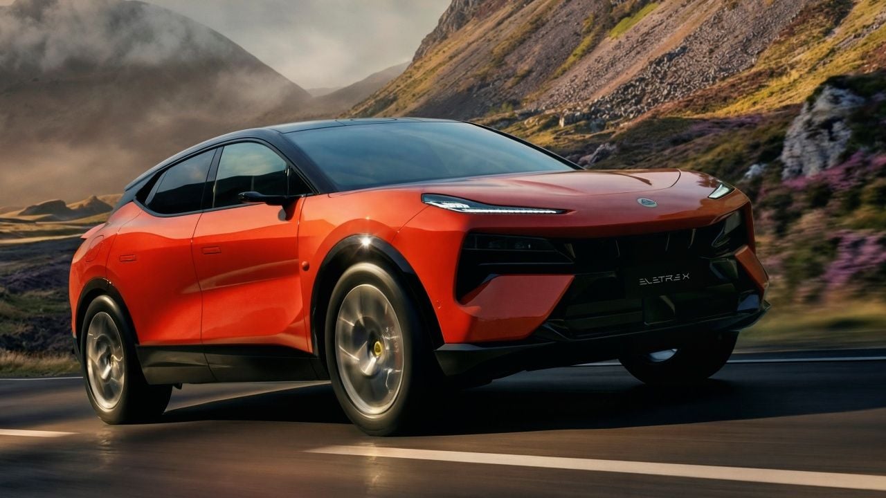 Al Porsche Cayenne la sale un rival temible: el Lotus Eletre X es un híbrido enchufable con 350 km de autonomía eléctrica y carga en 9 minutos