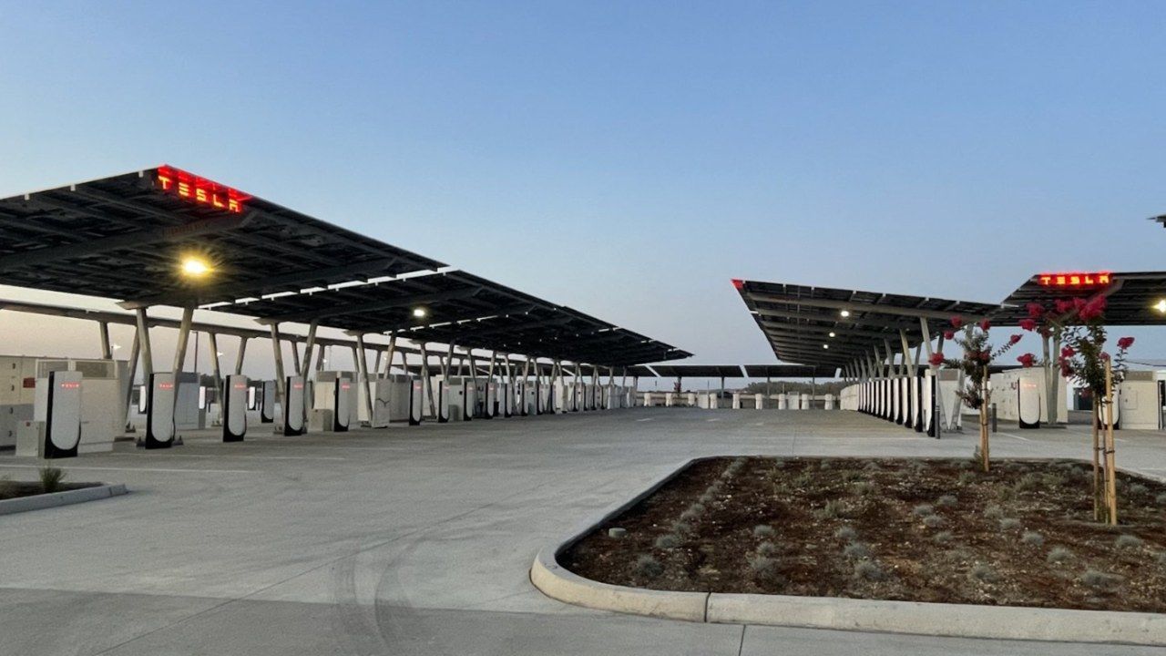 Tesla presenta su deseado Oasis, las estaciones con Supercargadores del futuro ya son una realidad