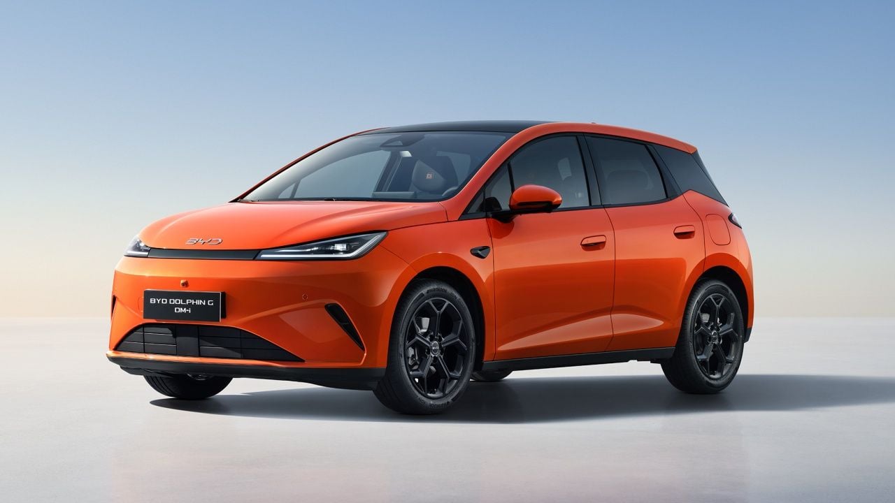 BYD presenta el Dolphin G DM-i, el híbrido enchufable más barato del mercado reta a los Renault Clio y Toyota Yaris