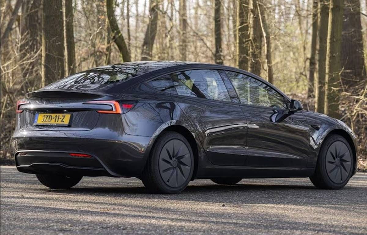 El Tesla Model 3 Standard tiene tapacubos y menos equipamiento…pero sigue siendo un auténtico chollo