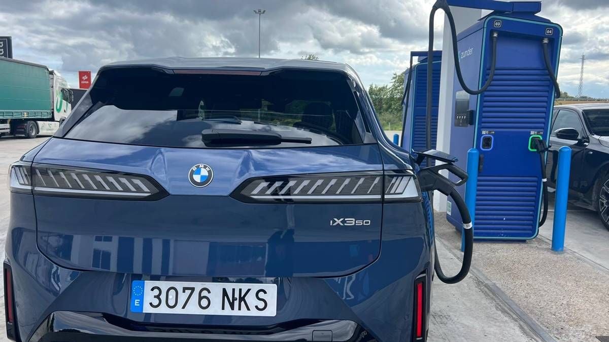 Estos son los coches eléctricos con los que menos se tarda en viajar