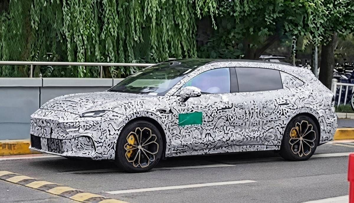 845 km de autonomía y desde 13.800 euros: el MG 07 prepara una versión familiar que quiere arrasar