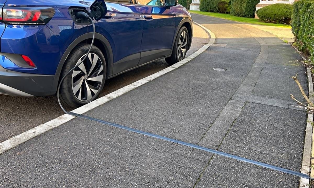 Este país elimina una traba para cargar el coche eléctrico sin garaje