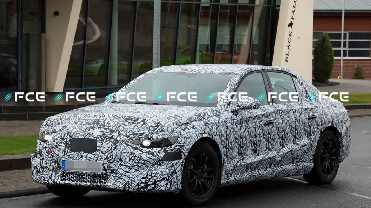 El Mercedes EQE ha sido un fracaso, pero la marca lanzará su reemplazo en 2027: llega el Clase E eléctrico