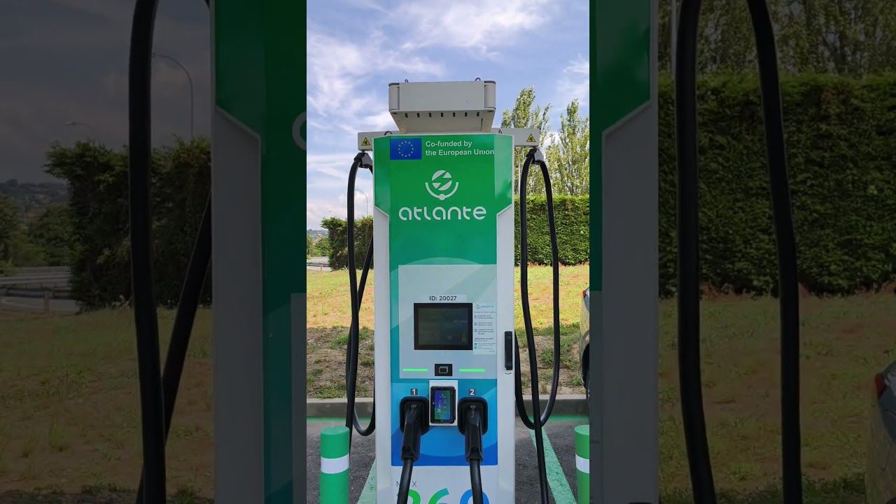 Visitamos la estación de carga de coches eléctricos más grande de Galicia. Una estación de Atlante.