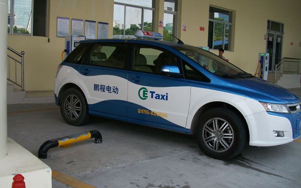 byd-etaxi-recharging-620