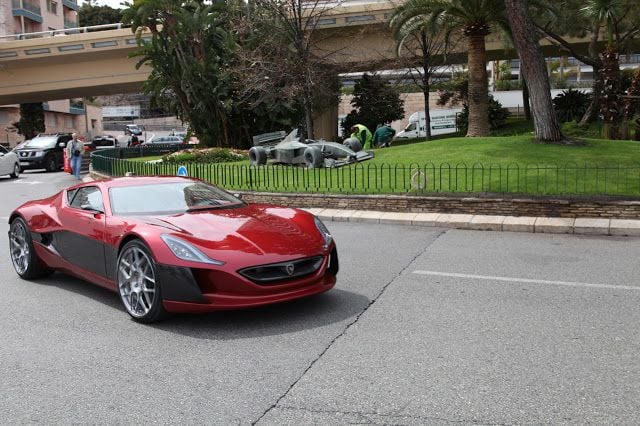 El Rimac Concept One se merienda a un Ferrari 458