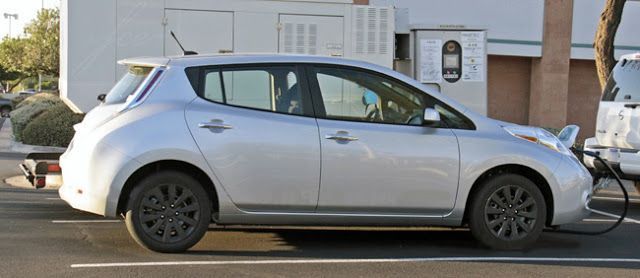 Pillada la versión más económica del Nissan Leaf