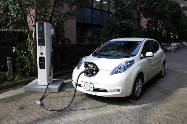 imagenes_10-noviembre-2011-20-35-00-coche-electrico.-nissan.-punto-de-recarga-rapida_detalle_media_12ffe42b