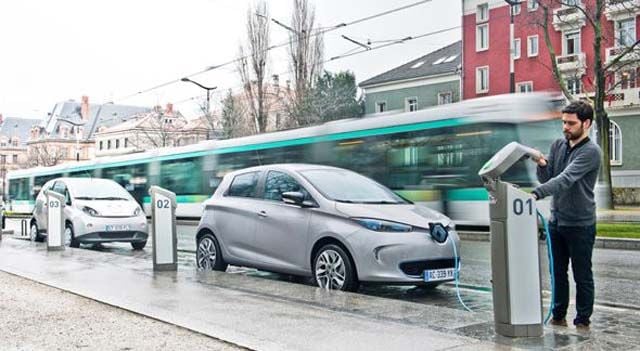 Francia aumentará los puntos de recarga para coches eléctricos antes de final de año