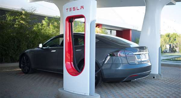 El 20 de junio Tesla mostrará su sistema de recarga más rápido que el repostaje de un coche gasolina