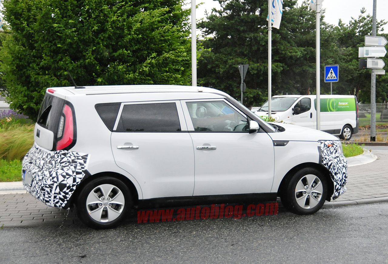 004-kia-soul-ev-spy-shots