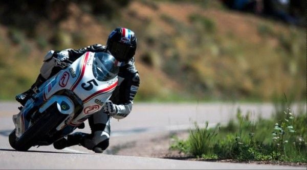 Lightning Motorcycles, la primera moto eléctrica que gana en Pikes Peak