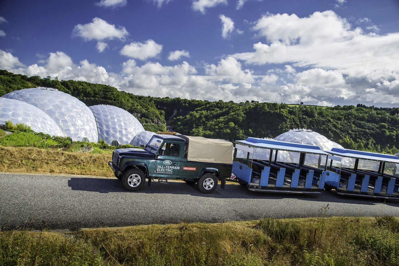 El Land Rover Defender eléctrico demuestra su potencial en el Parque Eden Project