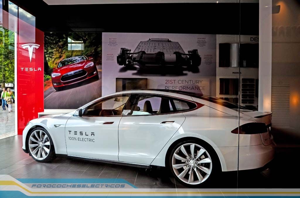 tesla-store-bruselas-3