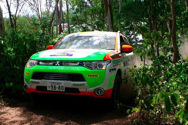 El Mitsubishi Outlander enchufable participa en el Asia Cross Country Rally