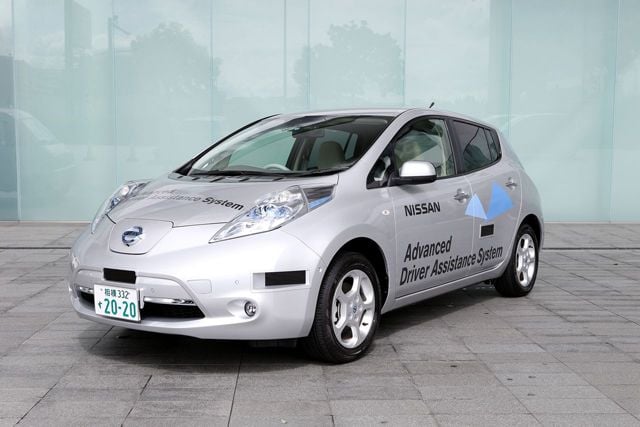 El Primer Nissan LEAF con sistema de asistencia a la conducción recibe su matrícula