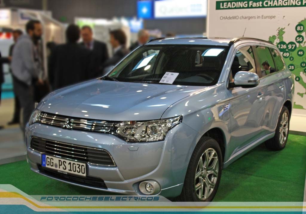 Un vistazo al Mitsubishi Outlander PHEV, la versión híbrida enchufable llegará en 2014