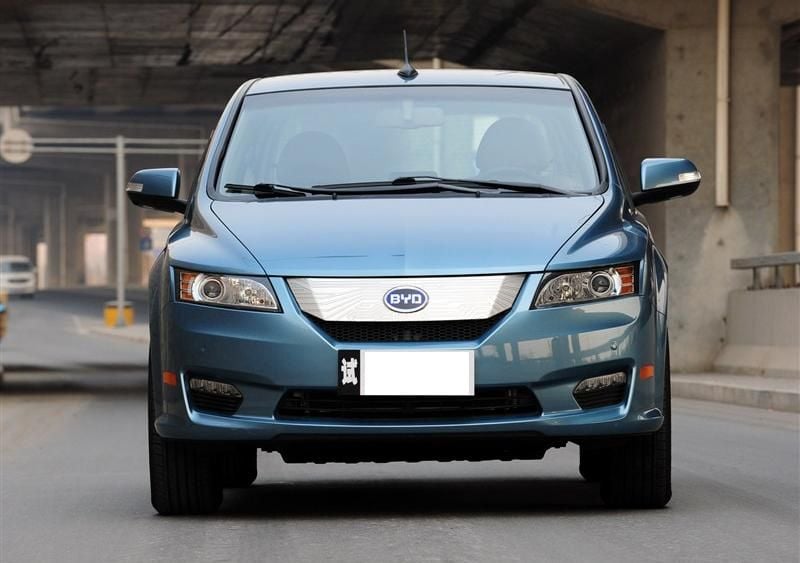 Empieza la distribución del nuevo BYD E6 en Europa. Más potencia, más autonomía, pero un precio de 60.500 euros