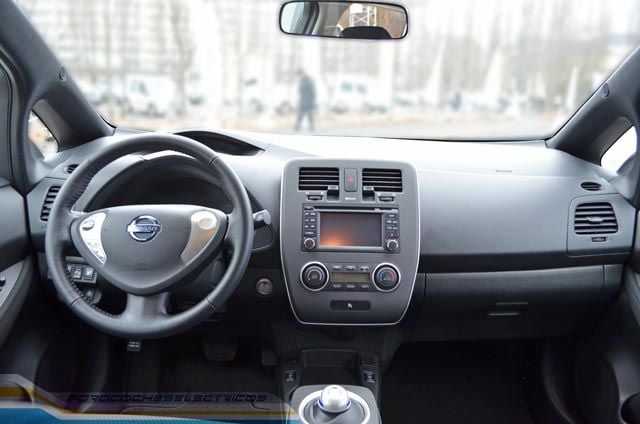 Interior del Nissan LEAF Visia