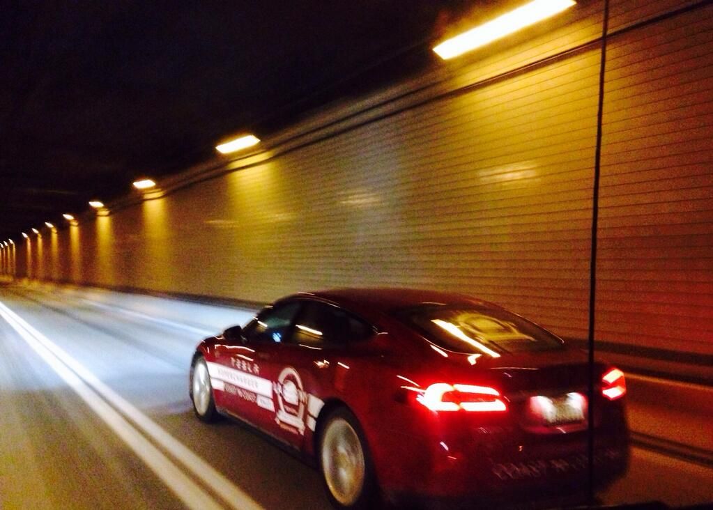 ¿Cuanto consume el Tesla Model S en autopista?