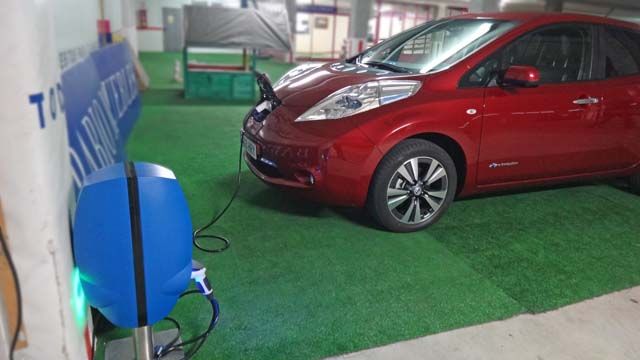 nissn-leaf-2013-charging-640-2