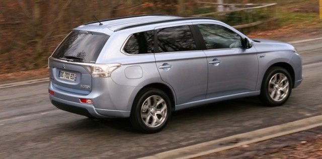 2014-Mitsubishi-Outlander-phev-3