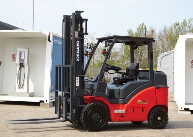 dantruck-fuel-cell-forklift-integrated-hdrive-h2logic-1024x731