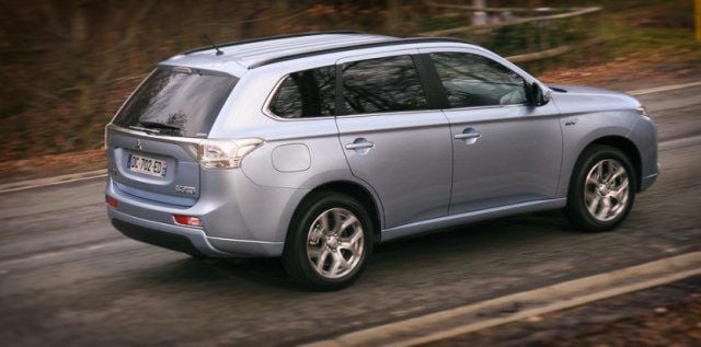 2014-Mitsubishi-Outlander-phev-3-640x317