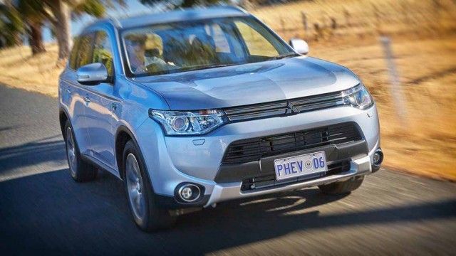 Mitsubishi-Outlander-PHEV-D-2