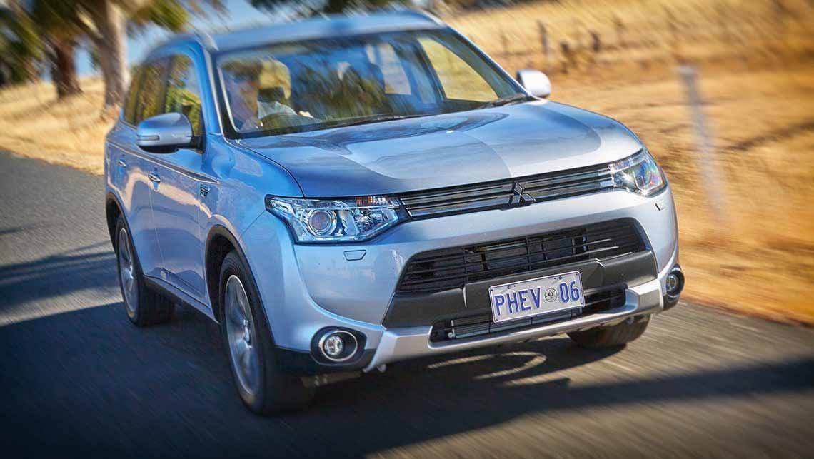 ¿Cuál es el consumo del Mitsubishi Outlander PHEV sin carga en las baterías?