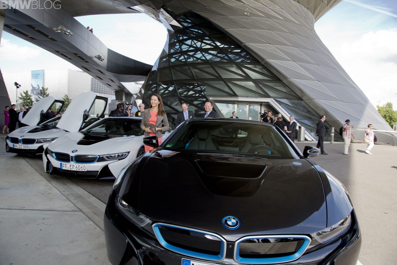 Las primeras unidades del BMW i8 son entregadas a sus propietarios