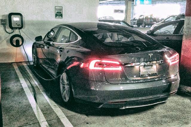 Una de las primeras consecuencias de la apertura de patentes de Tesla. La red se adapta al Model S