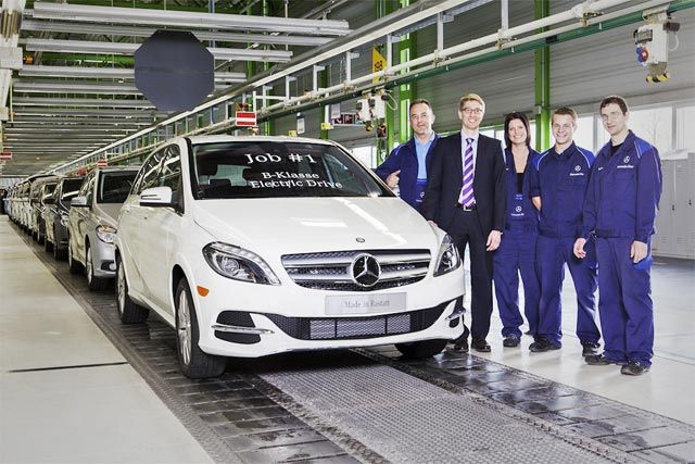 Los jugadores del Leicester reciben un Mercedes Clase B ED por ganar la Premier League