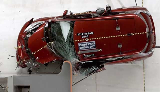 2014-nissan-leaf-iihs-small-overlap-front-test-side-crash-2