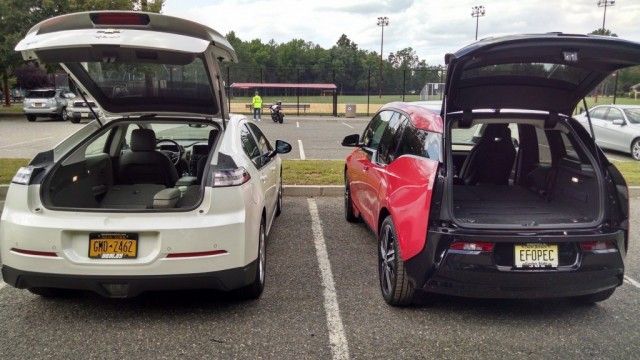 2014-bmw-i3-rex-vs-chevrolet-volt-comparison-photos-david-noland-tom-moloughney_100477659_l