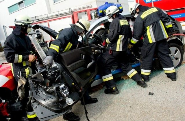 Schwierige Rettung: Feuerwehr übt für E-Autos