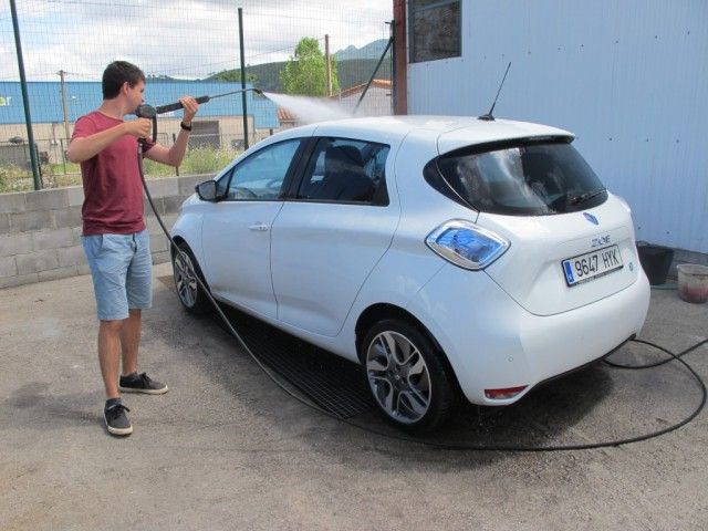 pau-garcia-mila-renault-zoe-santiago-4