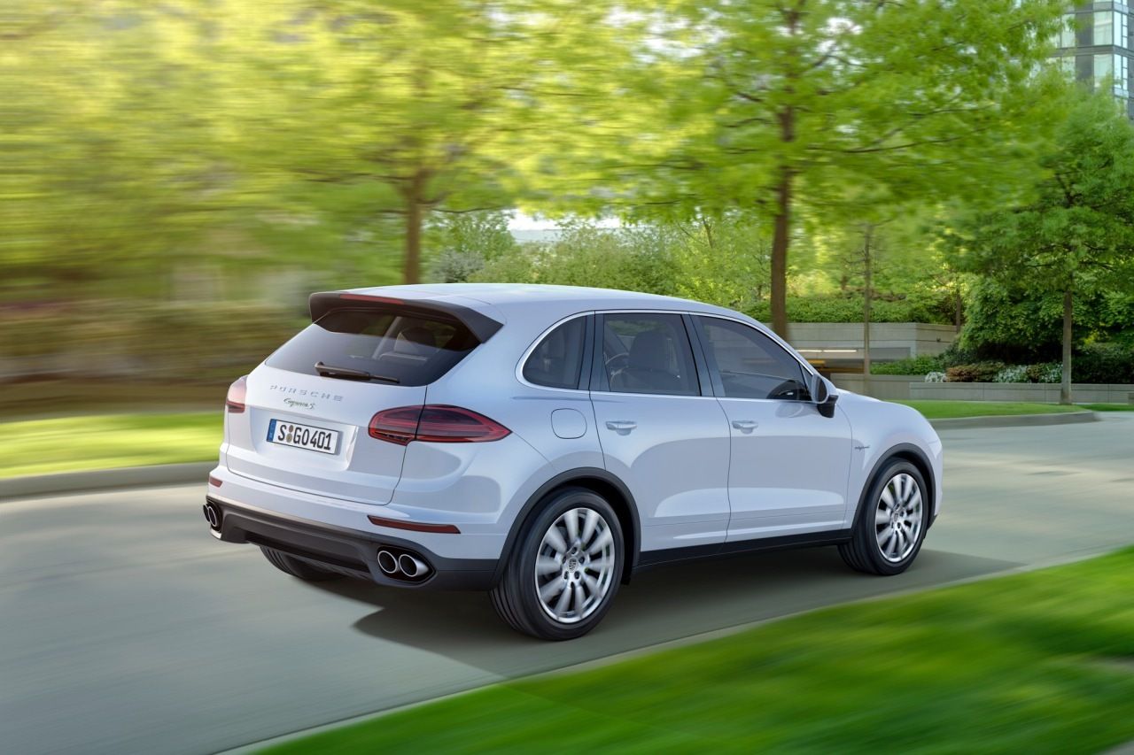 Porsche Cayenne S E-Hybrid-back