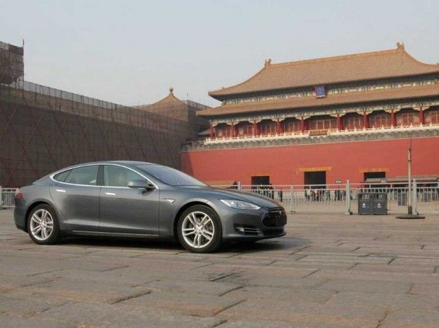 2014-tesla-model-s-in-china100464978l-3