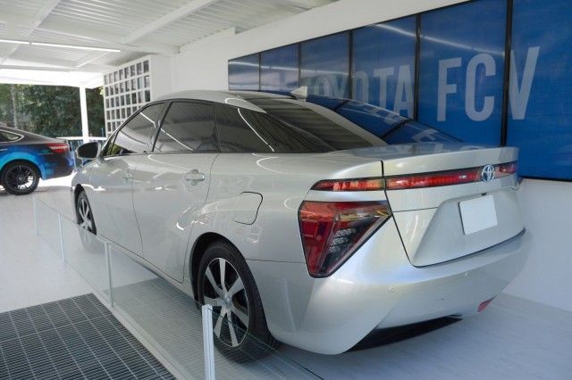 Toyota-FCV-2