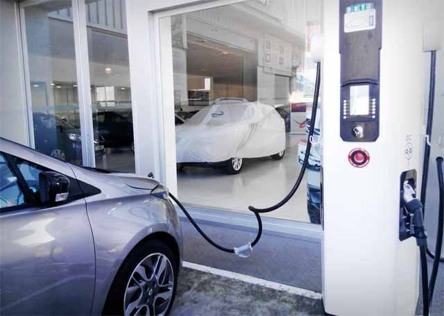 Menos ayudas a la compra de coches eléctricos en 2015