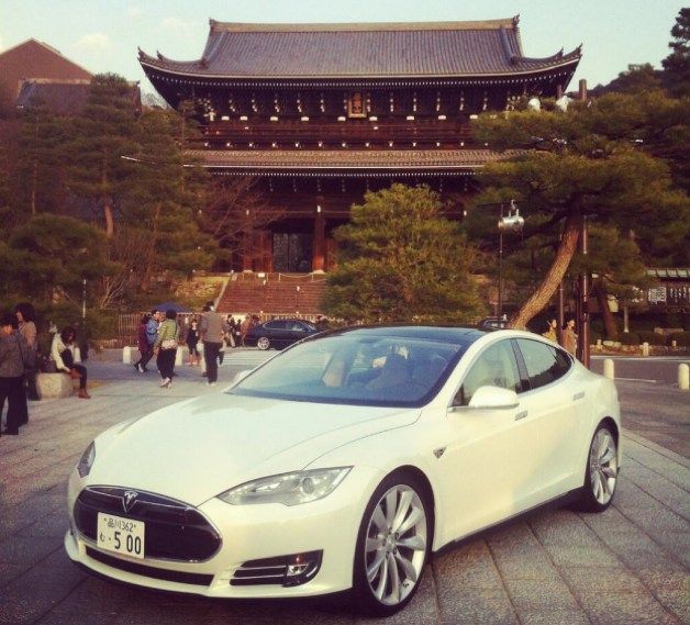 tesla-model-s-in-japan